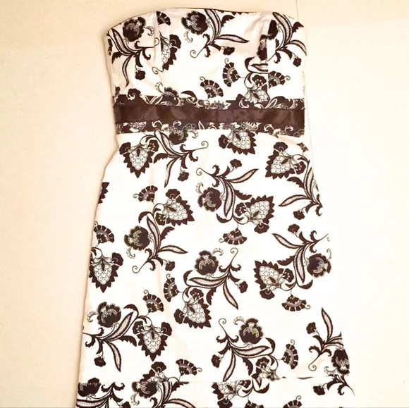 White House Black Market Strapless Dress. Size 4. - Picture 5 of 5